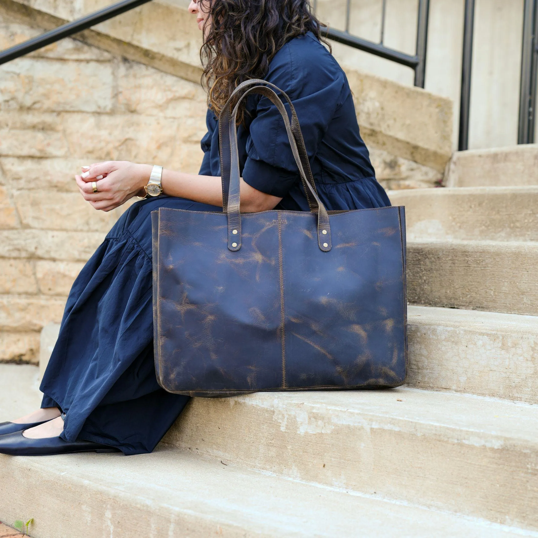 Leather Shoulder Tote Bag for Women – Multipurpose Satchel, Travel Purse, Shopping Handbag, and Messenger Bag (Distressed Tan)