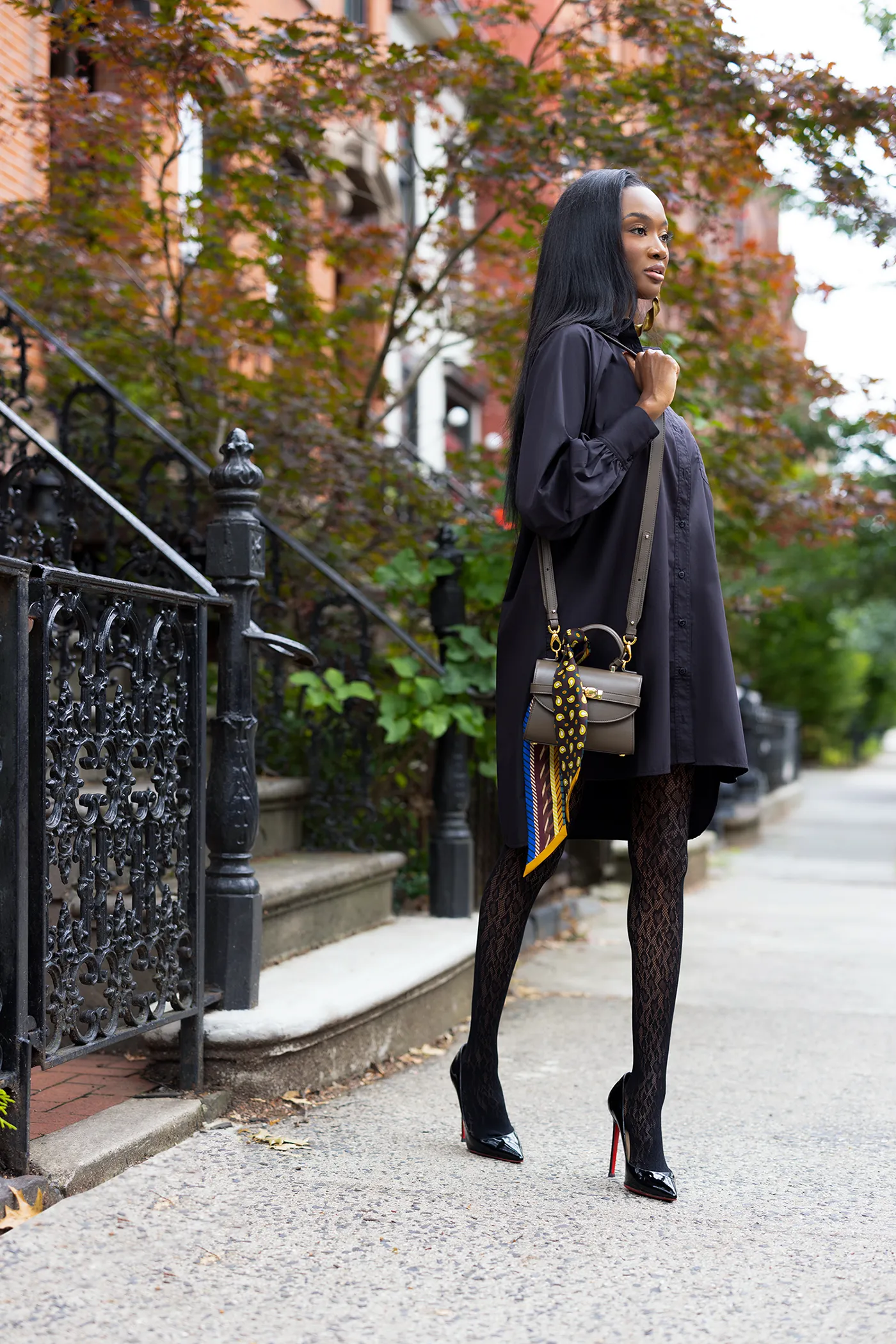 Petite New Yorker Bag in Harlem Truffle - Gold Hardware