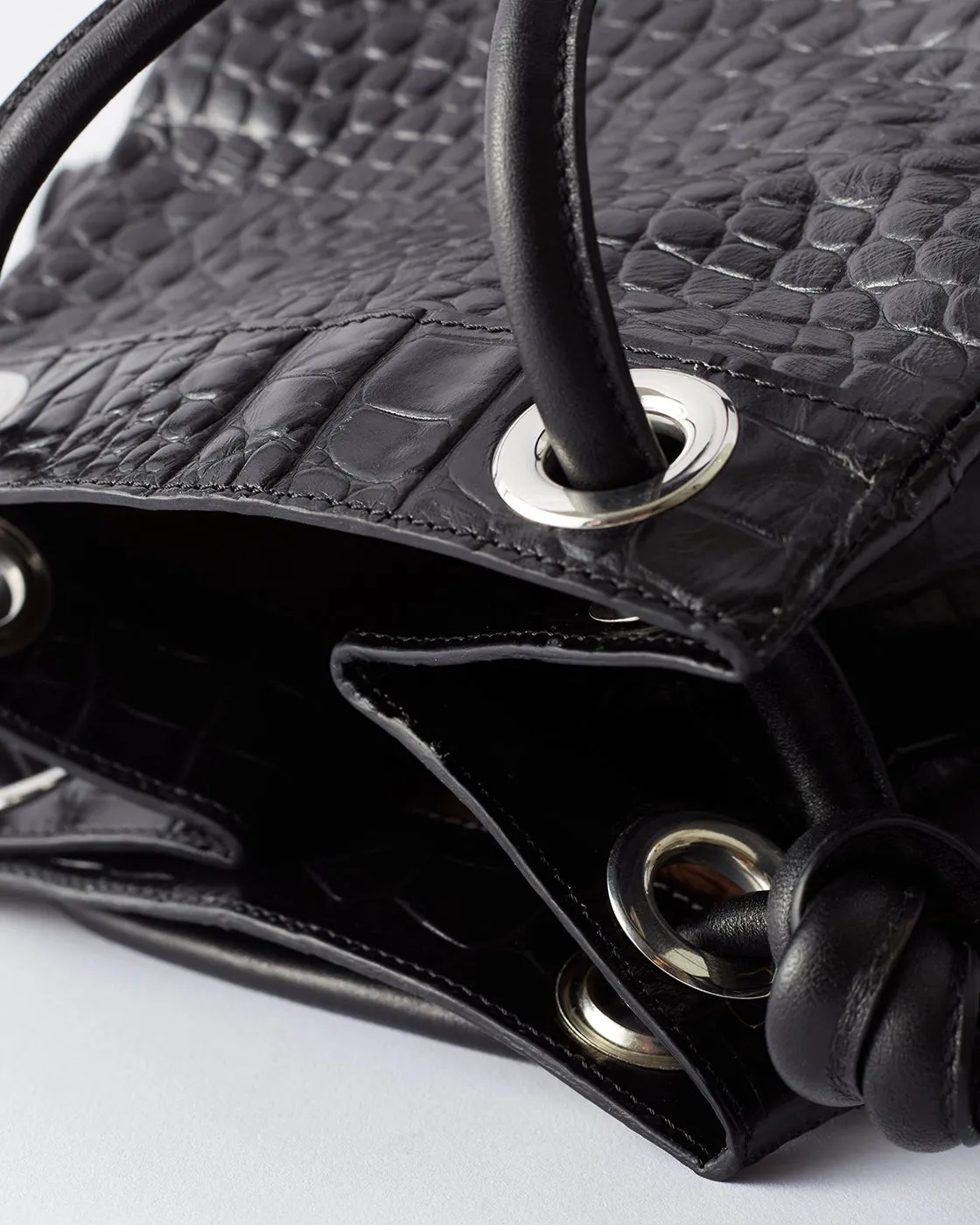 Rita Bucket Leather Embossed Black