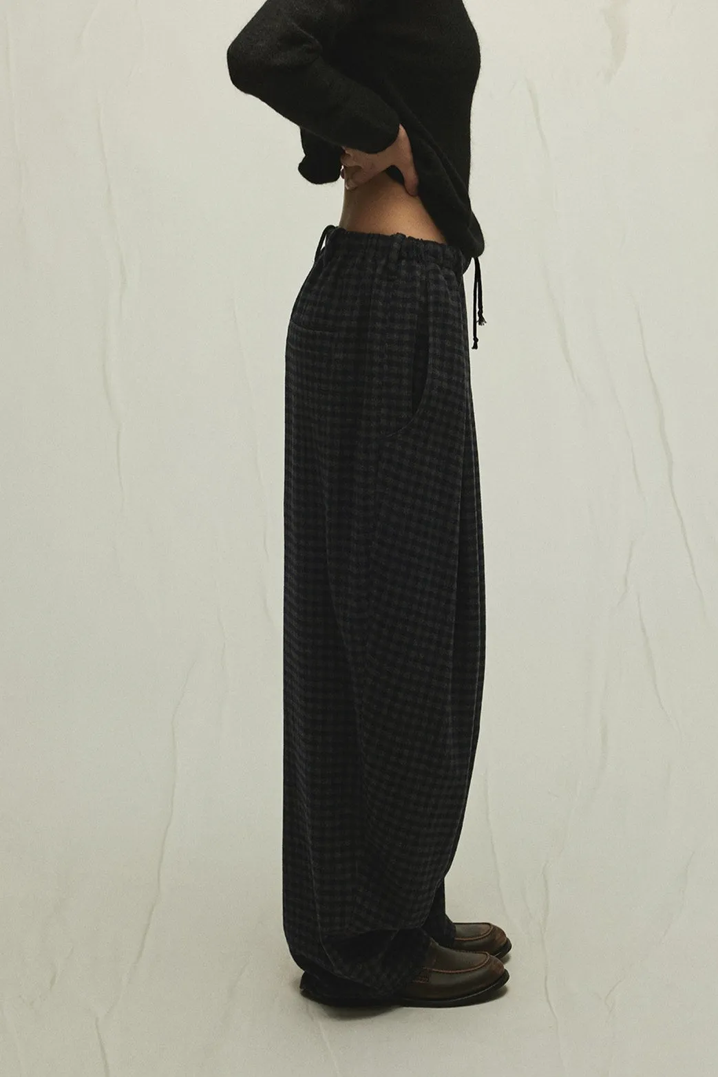 Wool-rich check pattern banana shaped pants